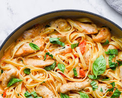 Creamy Tomato Basil Pasta with Grilled Chicken